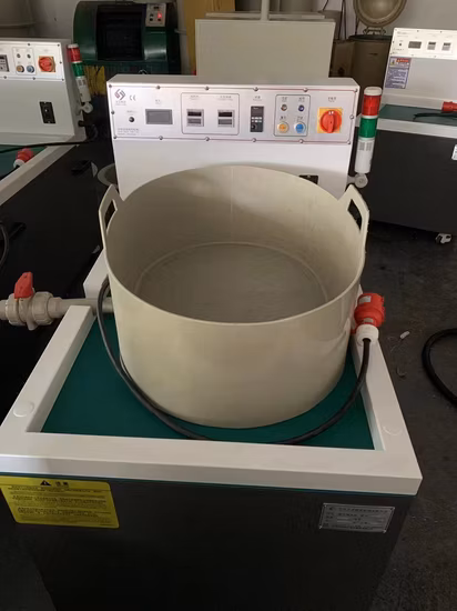 Máquina pulidora vibratoria Máquina pulidora vibratoria de joyería de acabado en masa de pequeño volumen Máquina pulidora magnética